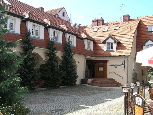 Hotel Zajazd Kultury, Dawniej Pocztowy Zielona Góra Exterior foto