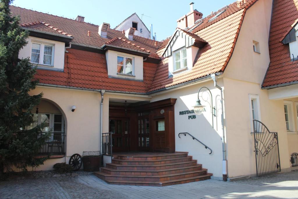 Hotel Zajazd Kultury, Dawniej Pocztowy Zielona Góra Exterior foto
